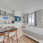 2 Bedrooms Experience Paris In Charm & Elegance
