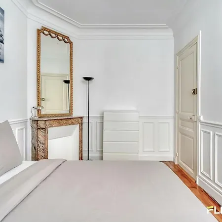 2 Bedrooms Experience In Charm & Elegance Appartamento Parigi